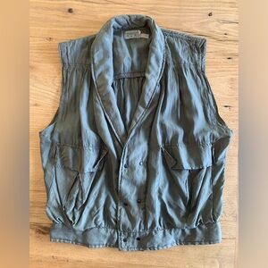 Freego 80’s Padded Throwback Utility Vest 100% Silk Green Women’s M Preloved‎